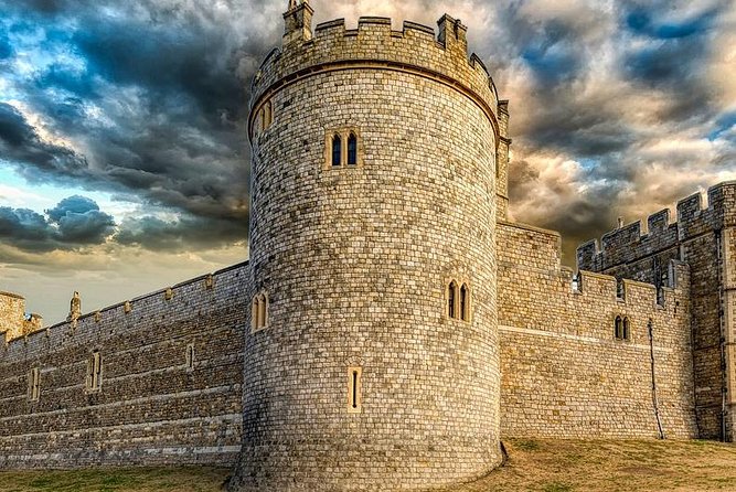 Private Driver guided tour Stonehenge Windsor castle and Bath. - Private transport for a group of seven