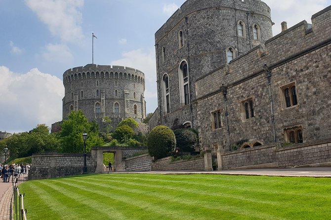 Private driver guided tours Windsor castle Stonehenge - Stonehenge: plan ahead for the main attraction