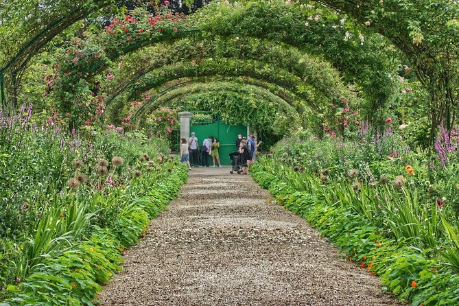 Private Giverny Monet’s House & Gardens Half-Day Tour from Paris - Why Giverny is worth the 70-kilometer trip
