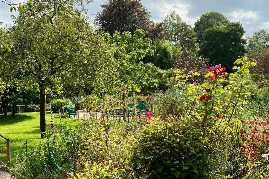 Private Giverny Monet’s House & Gardens Trip from Paris - Is $336 per person a fair price?