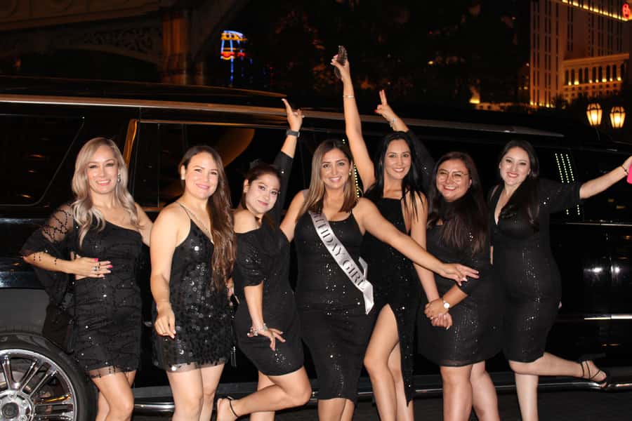 Private Limo 2.5hr Tour of Vegas with Champagne - Key points at a glance