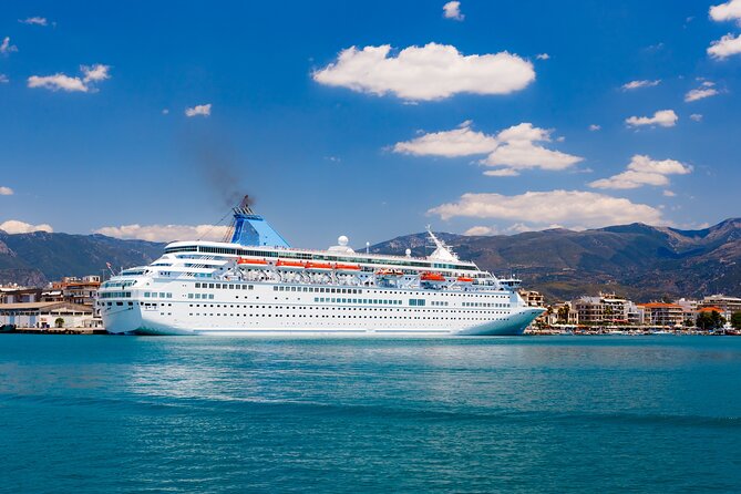 Private Limo Transfer From Athens/Suburbs To Pireaus Port - How the service handles families and luggage
