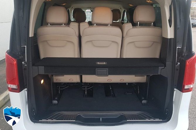 Private luxury transfer from Edinburgh Airport to Edinburgh - When the private format works best