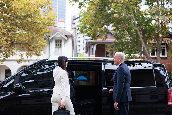 Private Luxury Transfer from Melbourne CBD to Melbourne Airport - Know which direction you are booking