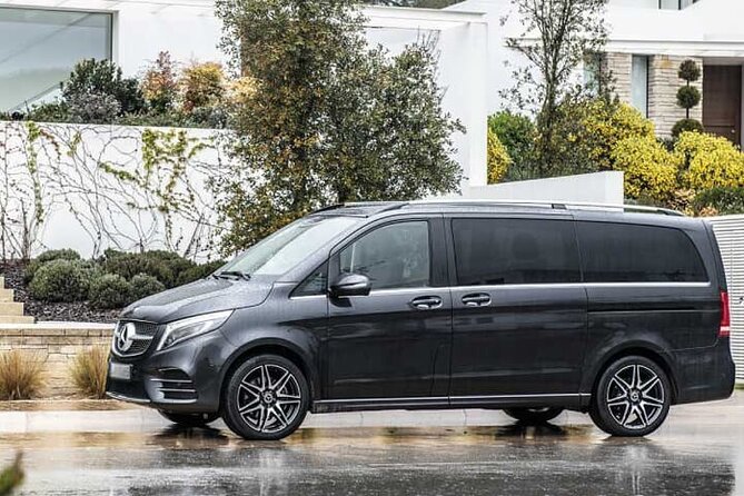 Private Melbourne CBD Sightseeing Tour – luxury vehicle - Departing Melbourne without a last-minute scramble