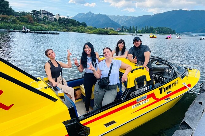 Private Mount Fuji Tour in Luxury Vehicle with English Guide - Oshino Hakkai, beautiful but busy