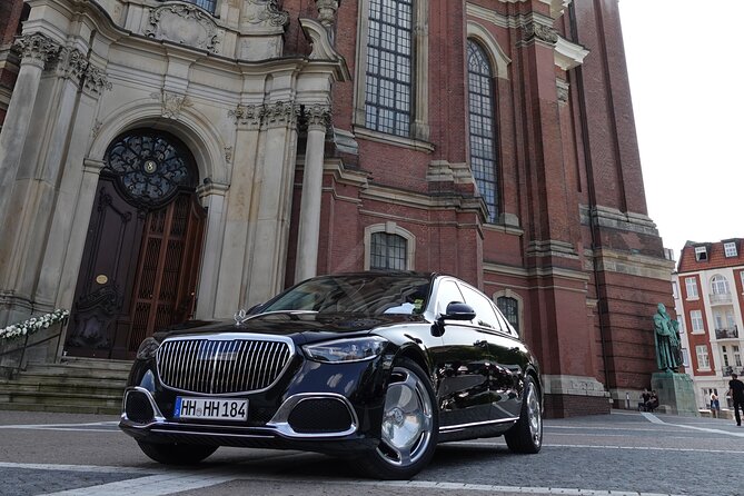 Private sightseeing tour with a luxury sedan - Mercedes-Maybach - The Alster: a calmer finish by the water