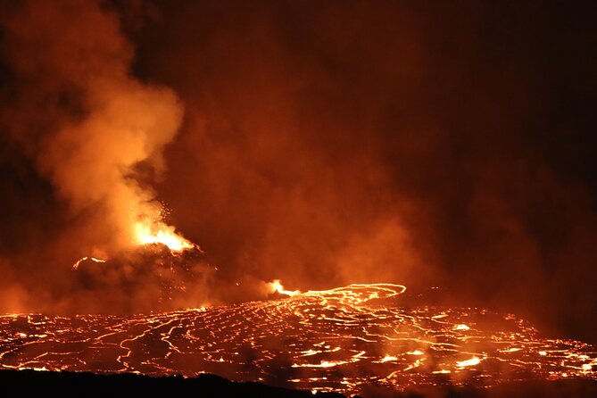Private Tour from Hilo to Hawaii Volcanoes Natl Park Mercedes Van - Halemaumau Crater and a changing caldera