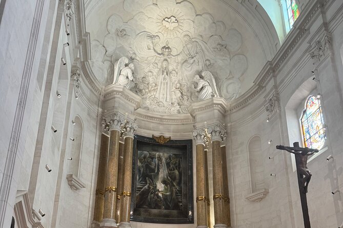 private tour Luxury car to Fatima, Obidos Nazare Tomar - Alcobaça and Portugal’s tragic royal love story