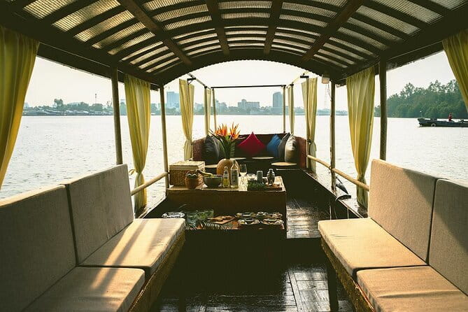 Private Transfer: Can Tho To Ho Chi Minh City/Ho Chi Minh Airport - Comfort, safety, and communication on the road