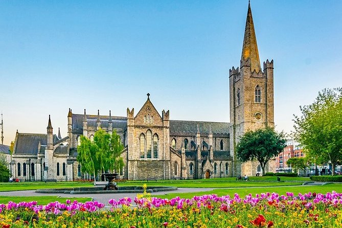 Private Transfer: Dublin Airport DUB to Dublin by Luxury Van - A calm start at Dublin Airport