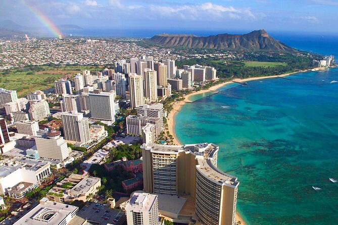 Private Transfer: Honolulu Airport HNL to Honolulu in Luxury SUV - A calm landing at Honolulu International Airport
