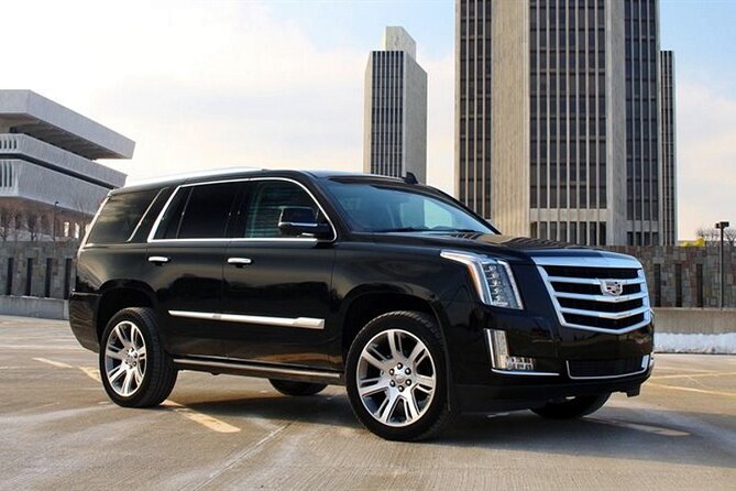 Private Transfer: Honolulu Airport HNL to Honolulu in Luxury SUV - The meet and greet is more useful than it sounds