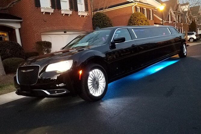 Private Transfer: Las Vegas to LAS Airport by Luxury SUV or Limousine up to 8 p - The Drive to LAS: Comfortable, Direct, and Traffic Dependent