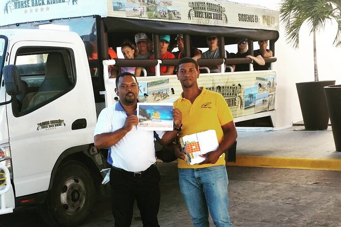 private transfer LUXURY SUBURBAN or CADILLAC round trip PUNTACANA - The hotel drop-off and return journey