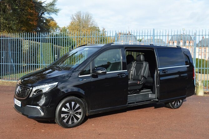Private Transfer: Madrid to Madrid Airport MAD in Luxury Van - Leaving Madrid by private van