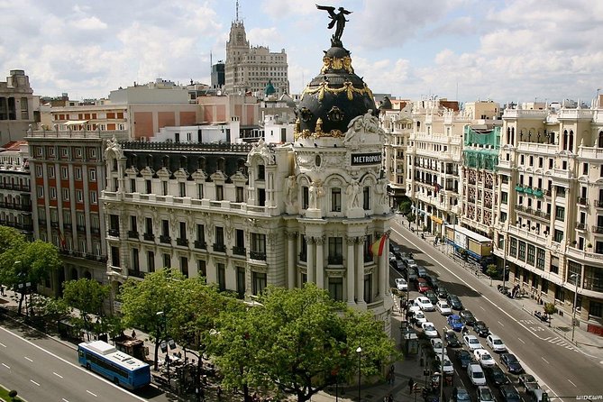 Private Transfer: Madrid to Madrid Airport MAD in Luxury Van - Who should book this Madrid airport transfer