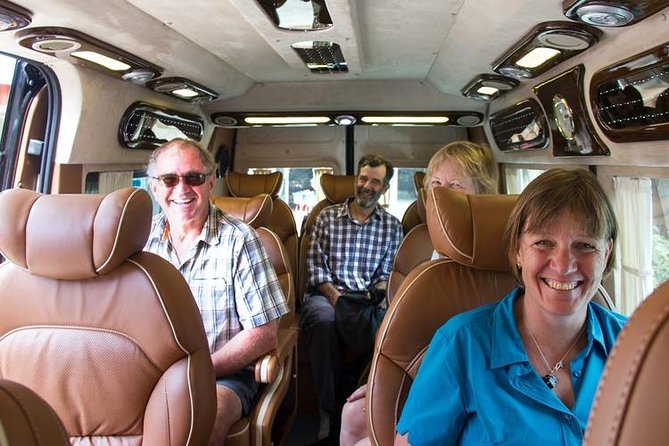 Private Transfers Hanoi <=> Halong One Way by Limousine Vehicles - The ride from Hanoi or Noi Bai Airport