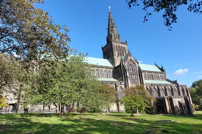 Privately Guided Day Tour of Glasgow in Luxury Minivan - Glasgow Green, the Doulton Fountain, and the People’s Palace