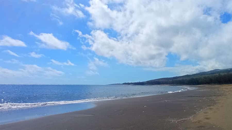 Reunion Island: Cilaos Sightseeing tour with driver guide - Etang Salé’s black-sand beach