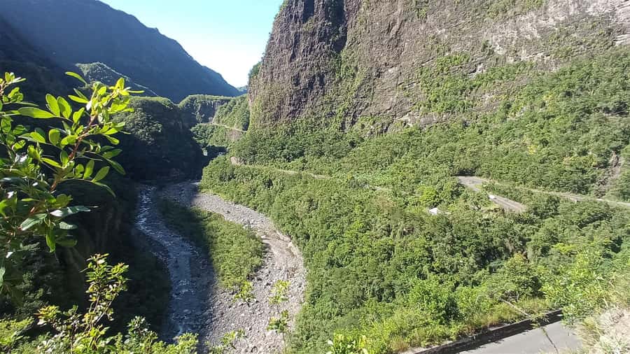Reunion Island: Cilaos Sightseeing tour with driver guide - Roche Merveilleuse and the first wide view
