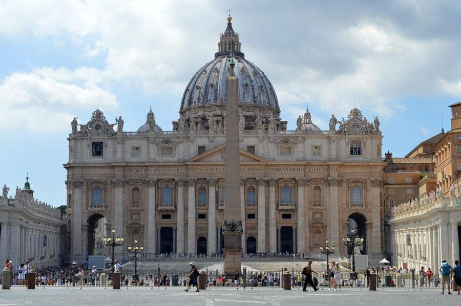Rome 5 hrs driving tour with Mercedes Van - What the driver adds to the day