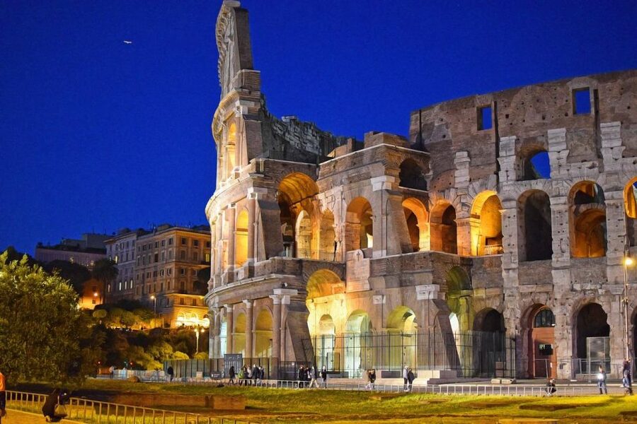 Rome by night in Mercedes Van 2 hour - Key points to know before booking