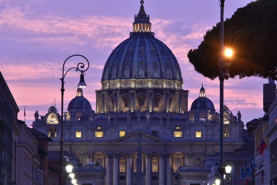 Rome by night in Mercedes Van 2 hour - Why Rome looks better after sunset