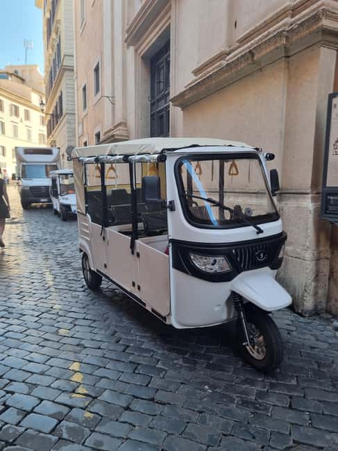 Rome: Electric Tuk-Tuk photo experience with driver - Piazza Venezia and the Pantheon