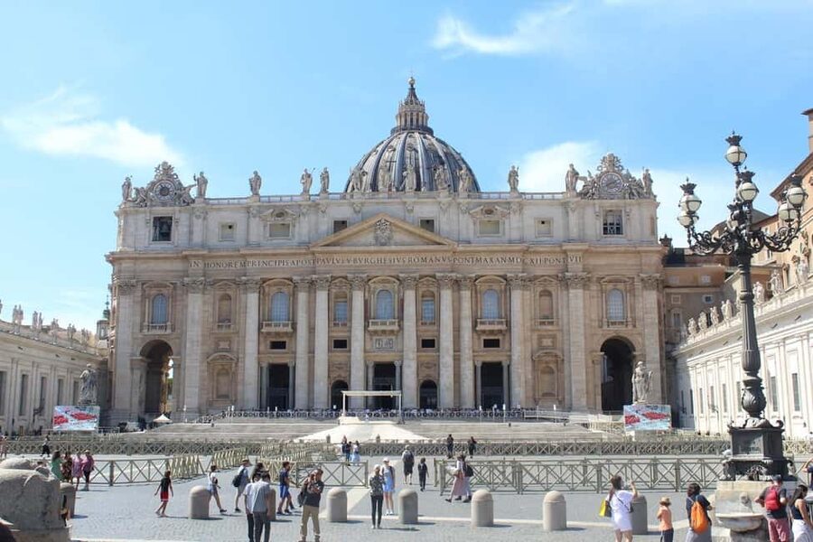 Rome: Private 3-Hour Tour by Chauffeur-Driven Vehicle - What the driver adds to the experience