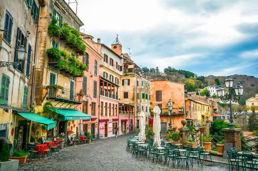 Rome: Private 4h trip with driver Castelli Romani and Lakes - Lake Albano and its volcanic setting