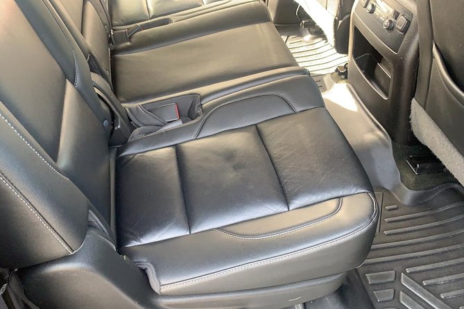 Round trip Airport Private Transfer (Nassau Limousine) - Choosing between the sedan and SUV