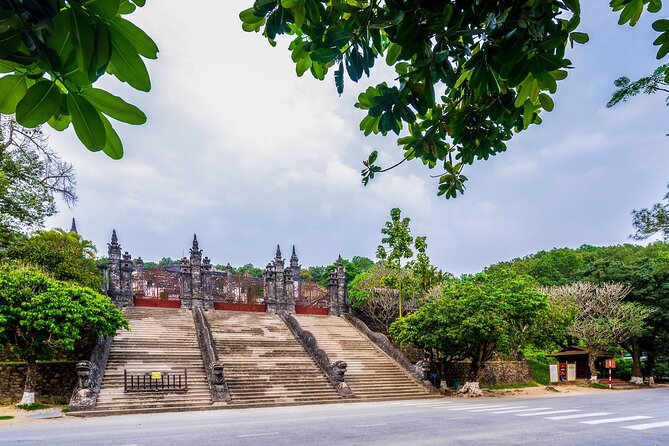 Round Trip: Da Nang/Hoi An – Hue with English-Speaking Driver - The driver makes or breaks the experience
