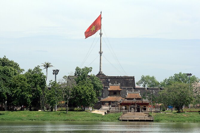 Round Trip: Da Nang/Hoi An – Hue with English-Speaking Driver - Thien Mu Pagoda adds a spiritual pause