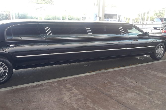 Round Trip Nassau Airport ARRIVAL (NASSAU LIMOUSINE) - What the limousine ride is really like