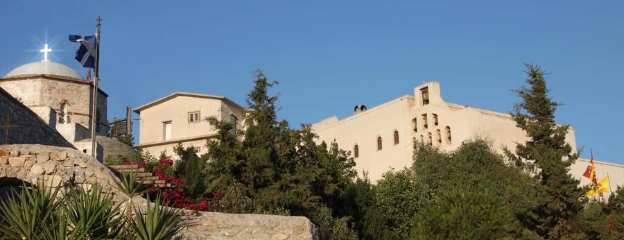 Santorini: 4-Hour Private Chauffeur Custom Tour - Swap in Pyrgos, wineries, or ancient Akrotiri