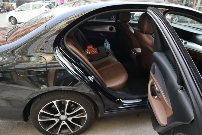 Santorini VIP Limousine Transfer Services - Leaving from Athinios New Santorini Port