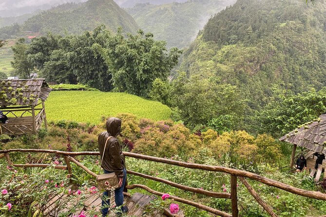 Sapa 3D2N Homestay and Hotel Experience by Limousine Bus - Walking through Muong Hoa Valley