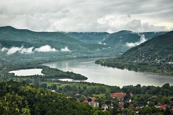 Scenic Danube River bend hills & the Art Town: Private Car Tour - What the five hours can realistically include