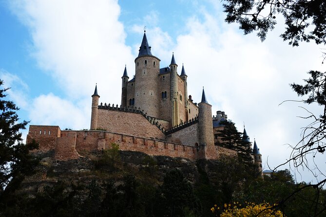 Segovia private tour from Madrid by private car - Walking through the old center