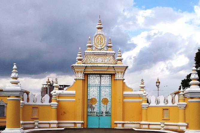 Siem Reap to Phnom Penh by Private Car or Minivan - The drive through Kampong Thom and Kampong Cham