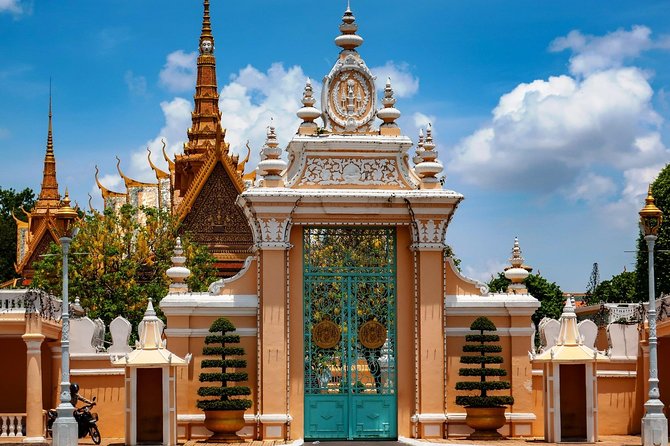 Siem Reap to Phnom Penh by Private Car or Minivan - Who should book this transfer?