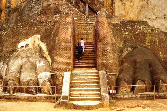 Sigiriya Day Tour from Colombo or Negombo by Private Car / Van - The real cost of the $150 tour