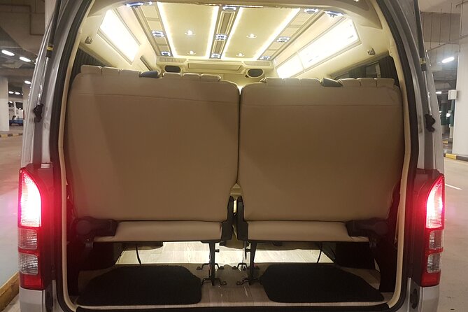 Singapore Arrival Ground Transfer in Limo-Bus - Finding the vehicle after landing