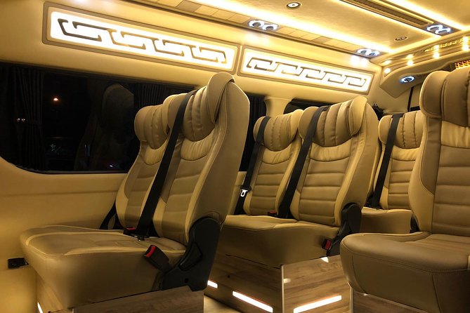 Singapore Arrival Ground Transfer in Limo-Bus - When the service works best