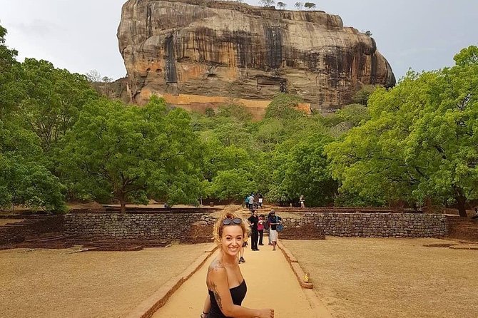 Sri Lanka budget tour package 8 days with driver,vehicle and H/B accommodations. - Day 3: Ella to Nanu Oya by train, then on to Kandy