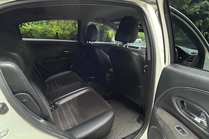 Sri Lanka Car and Driver Hire - Private Driver and Chauffeur - Communication is one of the strongest features