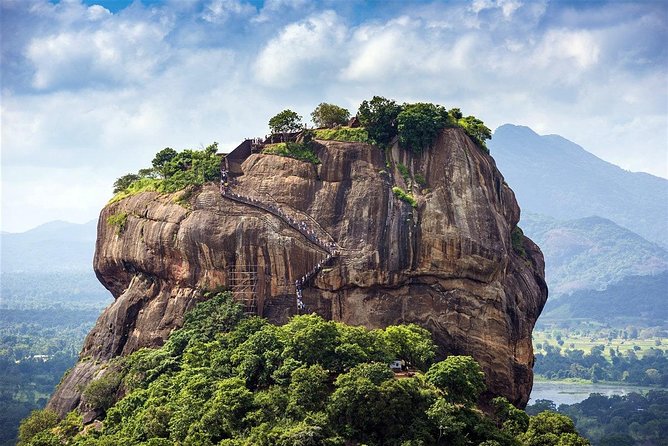 Sri Lanka round tour -7 days with private driver - Day 1: Colombo from Pettah to Galle Face