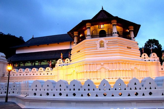 Sri Lanka Tour/6 Days+Friendly Chauffeur +vehicle+accommodation H/B basis - What the $811 price really covers