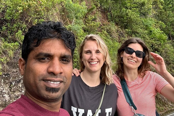 Sri Lanka tour 8 Days with a private driver, hotels, and vehicle - Day 5: The train from the hills toward Ella
